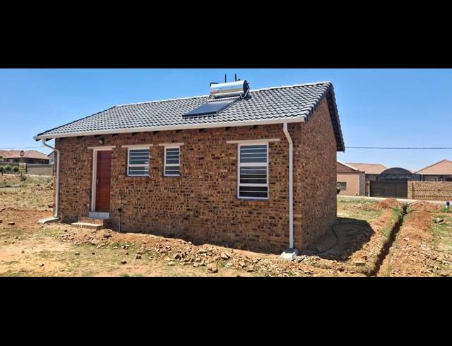2 BEDROOM HOUSE FOR SALE IN LENASIA SOUTH